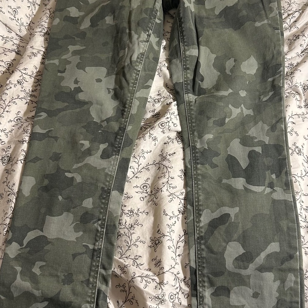 Old Navy camo skinny jeans